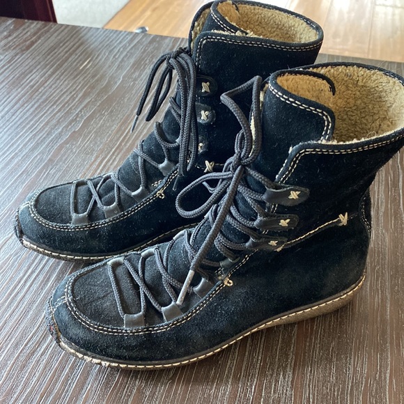 Timberland suede boots in size 6. With inner lining nice and cosy for winter. - Picture 4 of 10